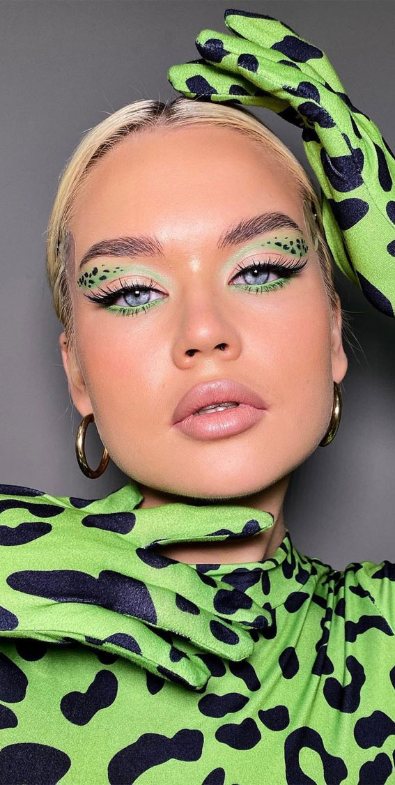 50 Gorgeous Makeup Trends to Try in 2022 : Green Leopard Makeup