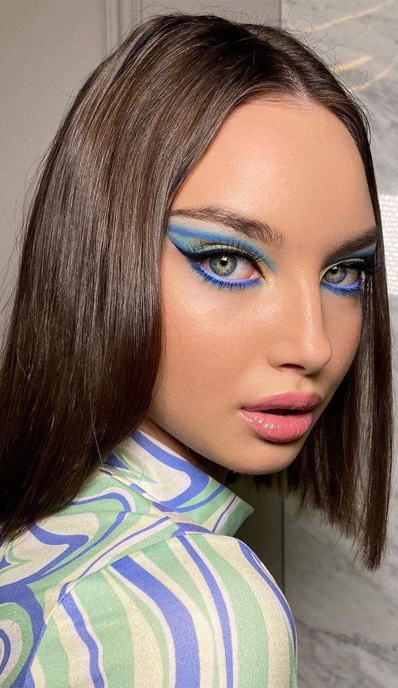 50 Gorgeous Makeup Trends to Try in 2022 : Cobalt Blue Makeup
