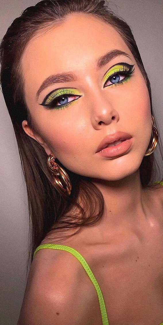 50 Gorgeous Makeup Trends to Try in 2022 : Neon Eyeshadow