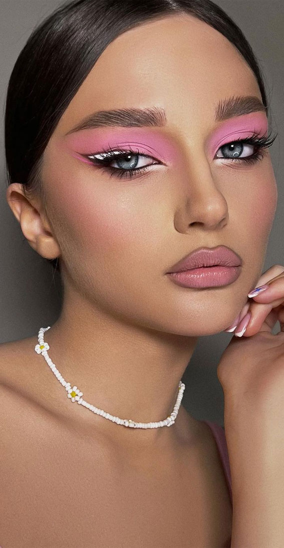 50 Gorgeous Makeup Trends to Try in 2022 : Pink and White Combo