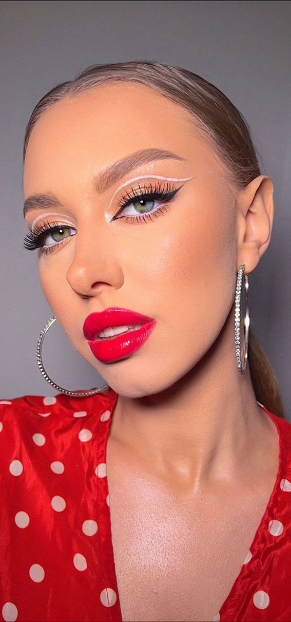 50 Gorgeous Makeup Trends to Try in 2022 : White Graphic Lines