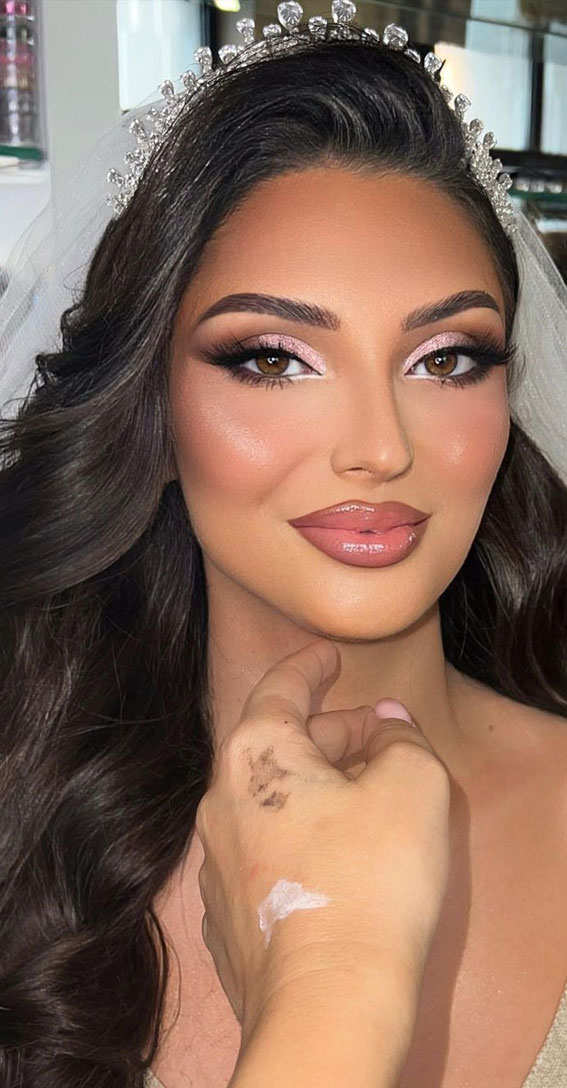 50 Gorgeous Makeup Trends to Try in 2022 : Glam Bridal Makeup Hair Down