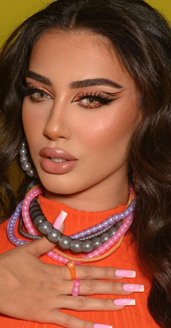 50 Gorgeous Makeup Trends to Try in 2022 : Orange Eyeshadow + Graphic Lines