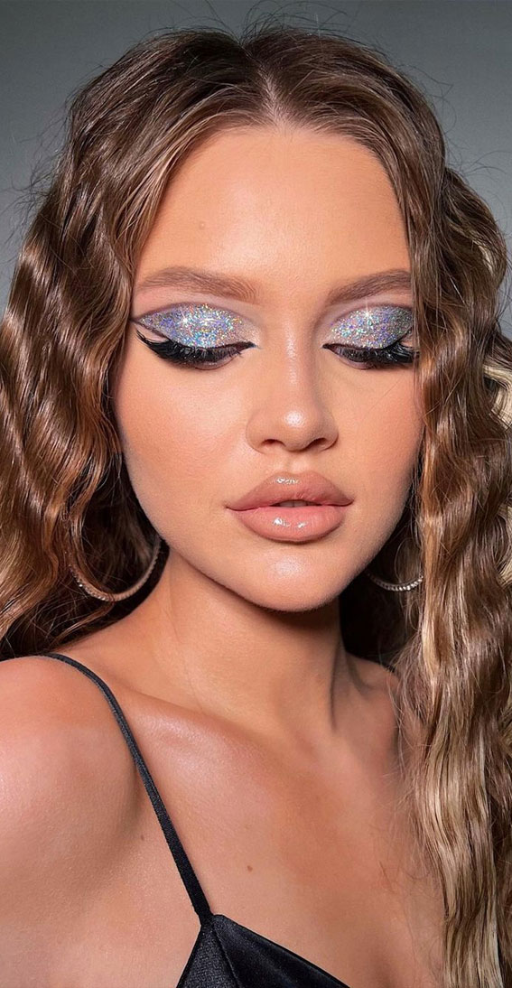 50 Gorgeous Makeup Trends to Try in 2022 : Silver Glitter Makeup