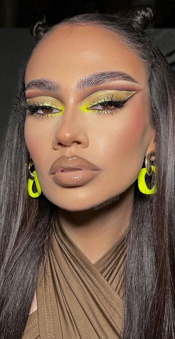 50 Gorgeous Makeup Trends to Try in 2022 : Golden Yellow Makeup