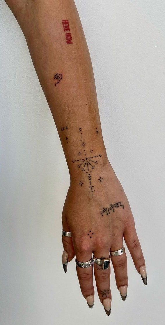86 Wrist Tattoo Ideas That Make A Statement | Bored Panda-cheohanoi.vn