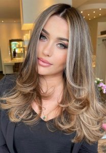 50 Stunning Hair Colour Ideas to Rock in 2022 : Middle Part Layered ...