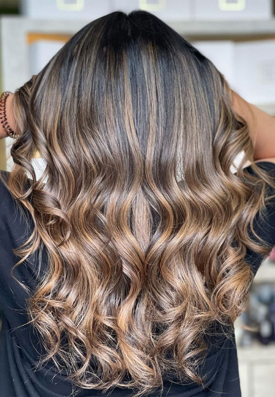 50 Stunning Hair Colour Ideas to Rock in 2022 : Caramel Brown with Waves