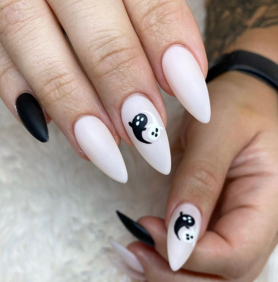 42 Best Halloween Nail Ideas in 2022 : White and Black Stiletto Nails
