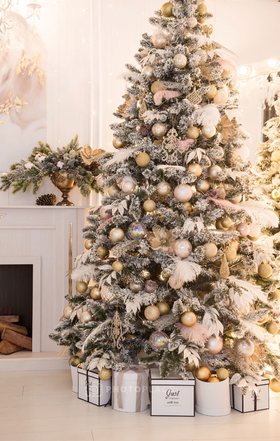 christmas tree decorations, christmas tree ideas, christmas tree insppo, pink christmas tree, rose gold baubles