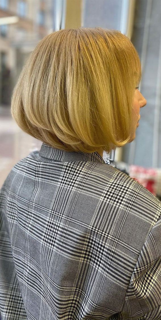 30 Layered Bob Haircuts For 2023 : Golden Blonde Bob