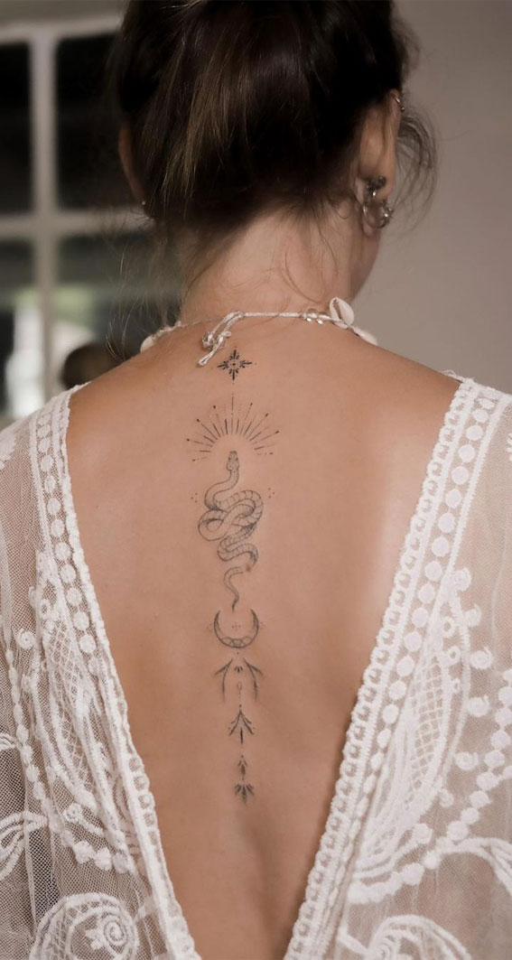 21 Elegant Spine Tattoos for Women That Symbol of Strength  Tattoo Glee