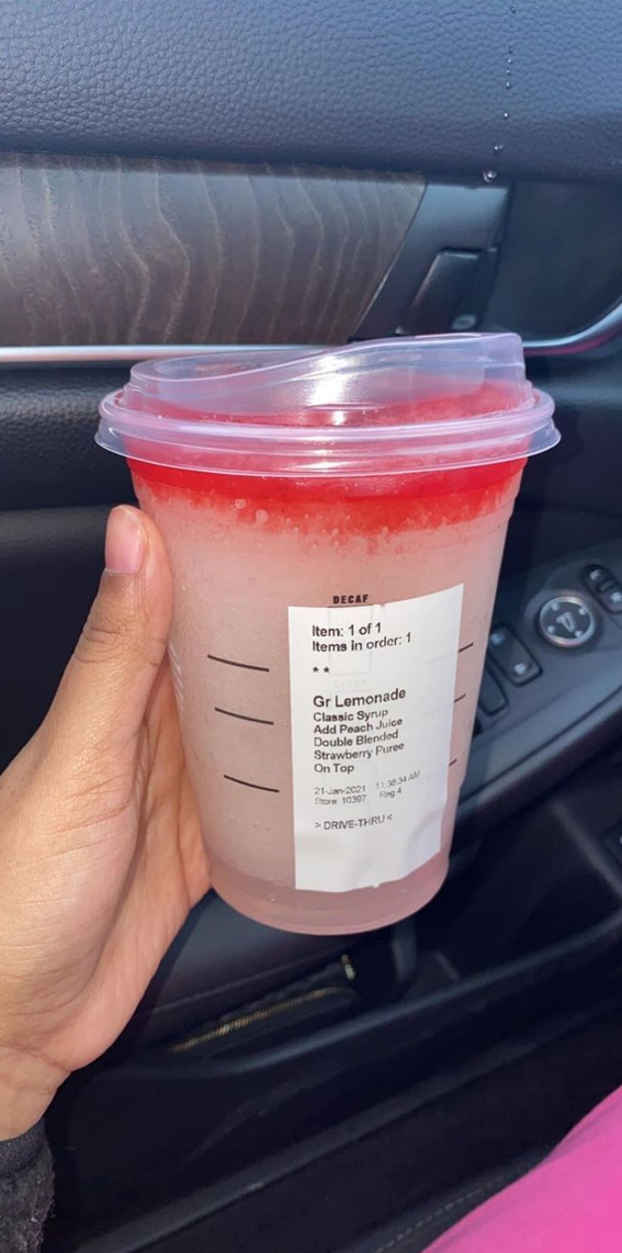 These Starbucks Drinks Look So Yummy : Lemonade Blended with Strawberry Puree on Top