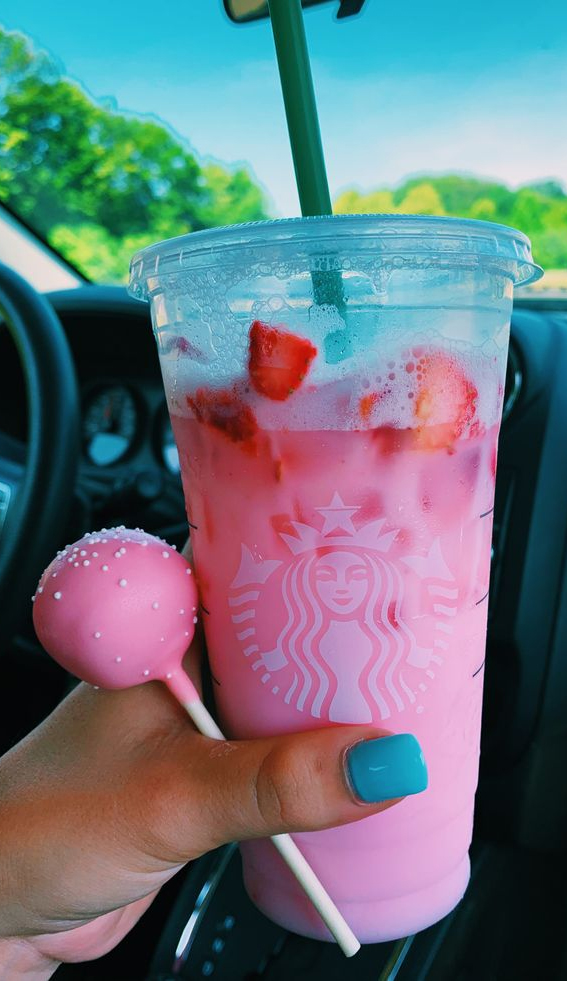 These Starbucks Drinks Look So Yummy : Pink Cake Pop Strawberry Coconut Refresher