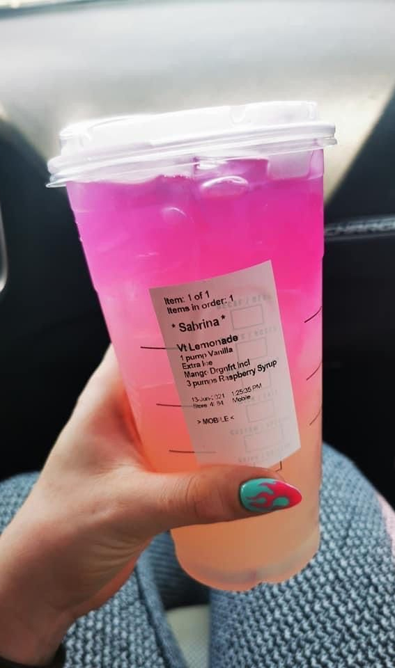 These Starbucks Drinks Look So Yummy : Lemonade Dragonfruit Refresher