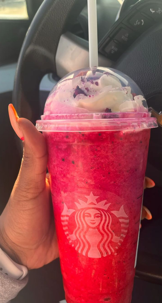 These Starbucks Drinks Look So Yummy : Very Berry Frappuccino