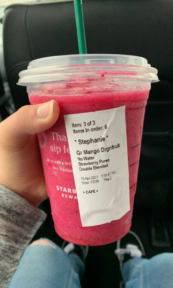 These Starbucks Drinks Look So Yummy : Strawberry Puree + Mango Dragonfruit