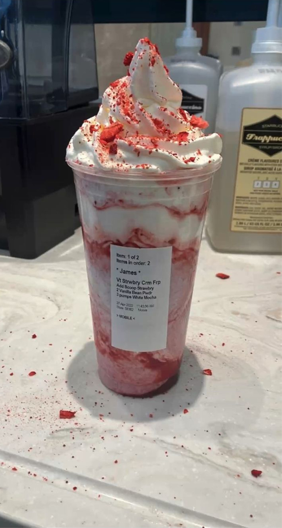 These Starbucks Drinks Look So Yummy : Strawberry Cream Frappuccino