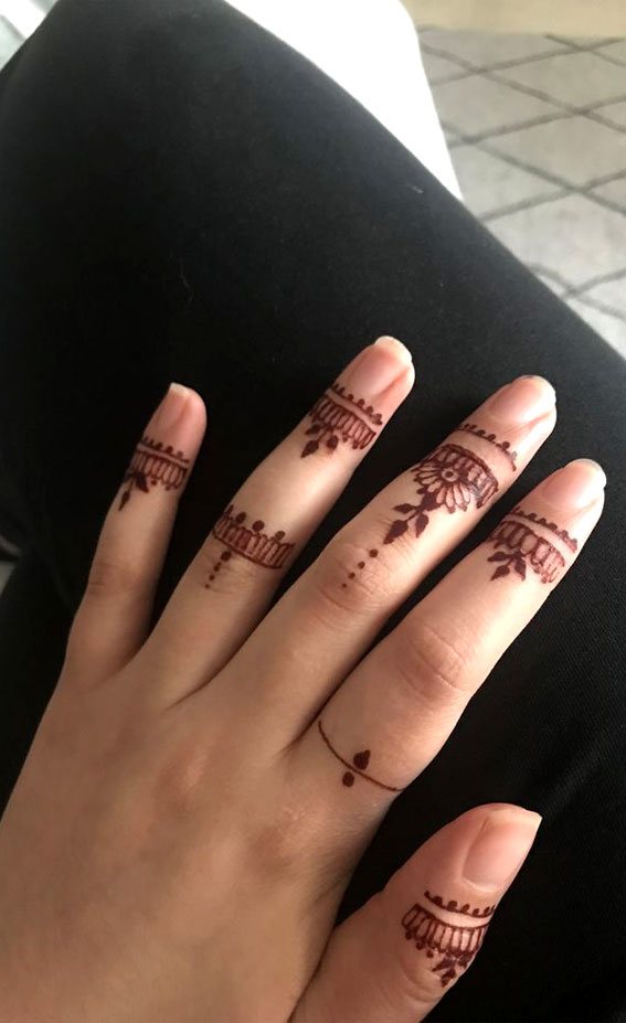 70 Minimal Henna Designs : Leave Lace Henna on Fingers