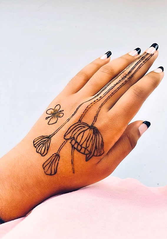 70 Minimal Henna Designs : Floral on 2nd Finger