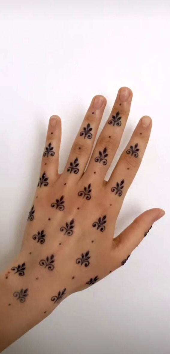 70 Minimal Henna Designs : Simple Design