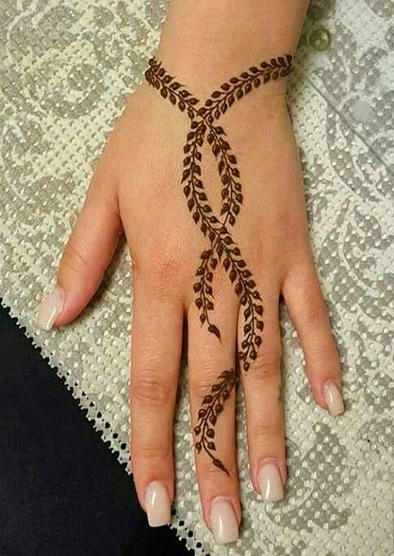 70 Minimal Henna Designs : Spiral Leave to Middle Finger