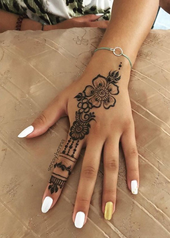70 Minimal Henna Designs : Large Flower + Lace 1st Finger