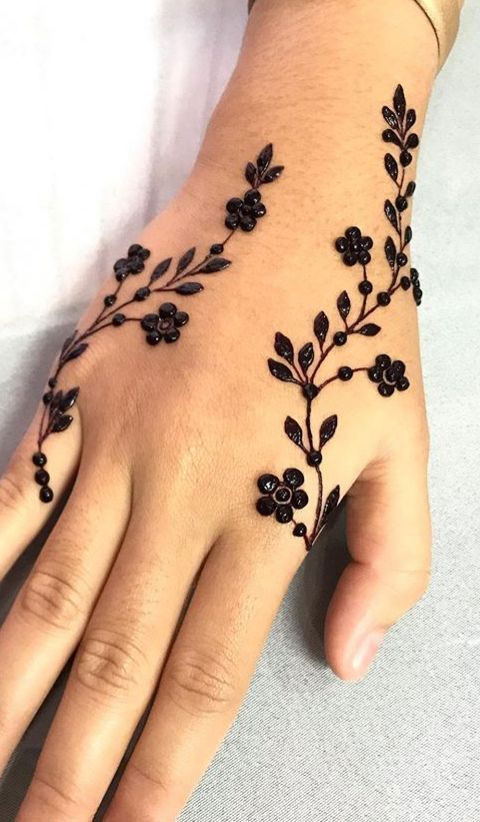 70 Minimal Henna Designs : Cute Floral Henna Design