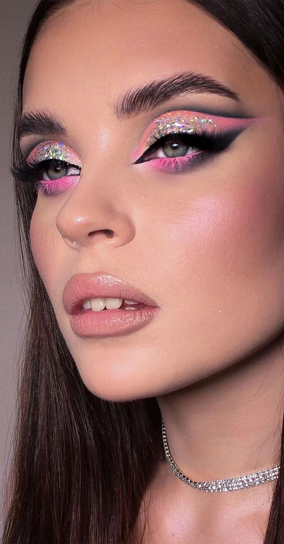 25 Soft and Ethereal Summer Makeup Delight : Crystal flakes