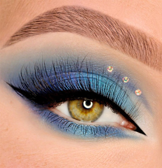 25 Soft and Ethereal Summer Makeup Delight : Hazel Eye Blue Eyeshadow
