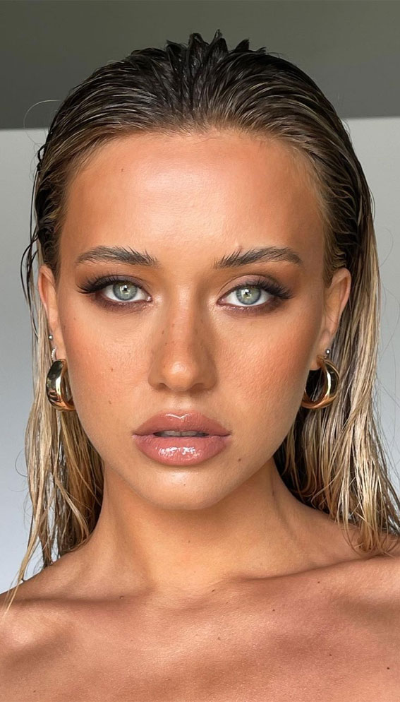 Summer Makeup Looks That Shine : Balmy skin and wet hair look