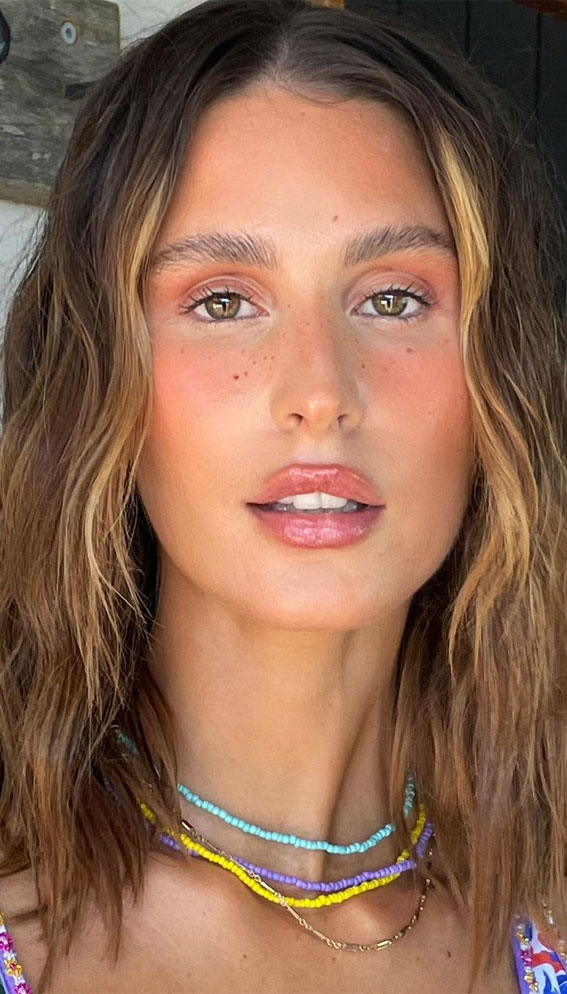 Summer Makeup Looks That Shine : Glossy Lips + Natural Look
