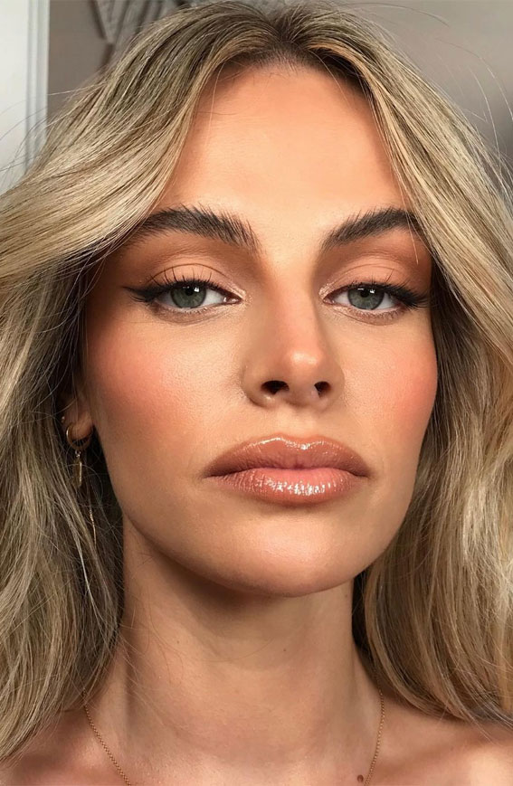 Summer Makeup Looks That Shine : Sultry + Glossy Nude Lips