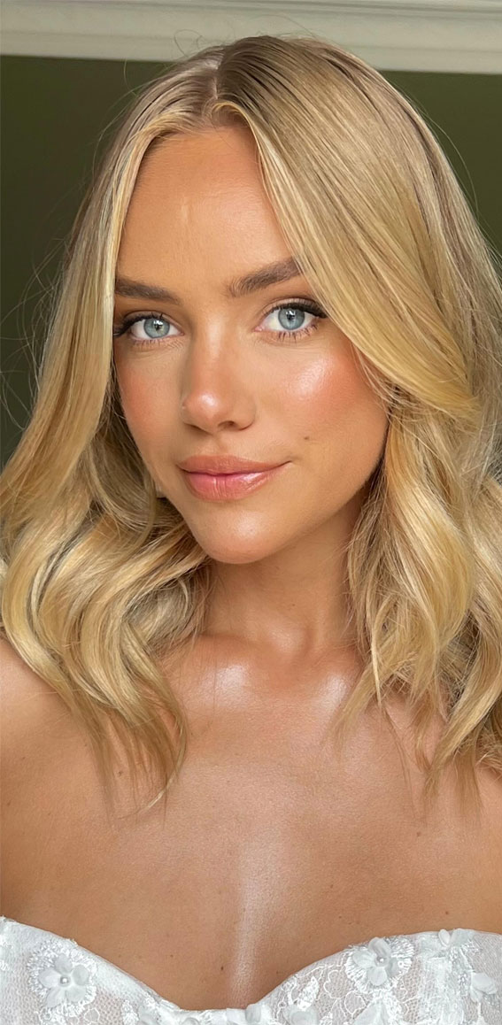 Summer Makeup Looks That Shine : Light Makeup + Blonde Hair