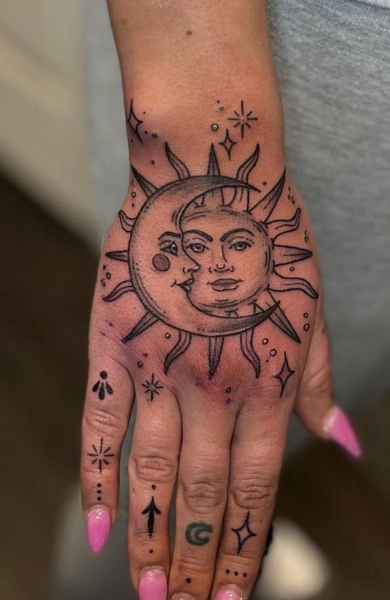 Ink Embrace Artistry on the Hand : The Moon & The Sun