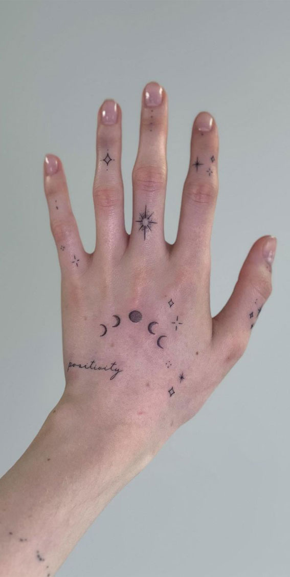 Ink Embrace Artistry on the Hand : Crescent Moon to Full Moon