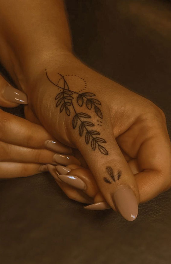 Ink Embrace Artistry on the Hand : Leaf Tattoos