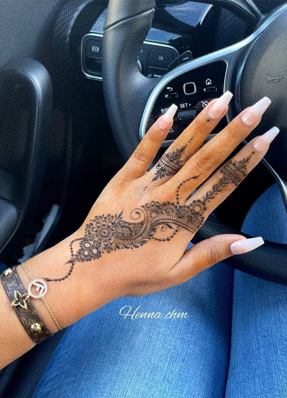 22 Floral Henna Patterns Inspired by Nature : Floral Chain
