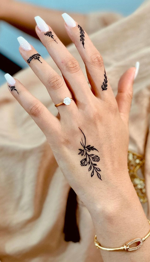 50 Timeless Allure of Henna Designs : Simplicity of Beauty
