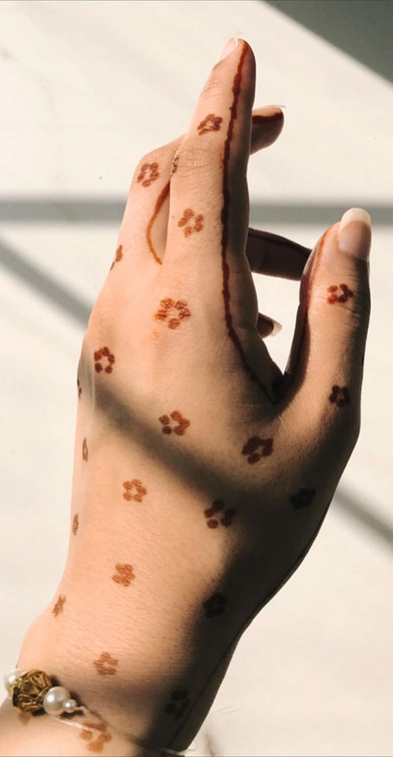 50 Timeless Allure of Henna Designs : Scattered Ditsy Pattern