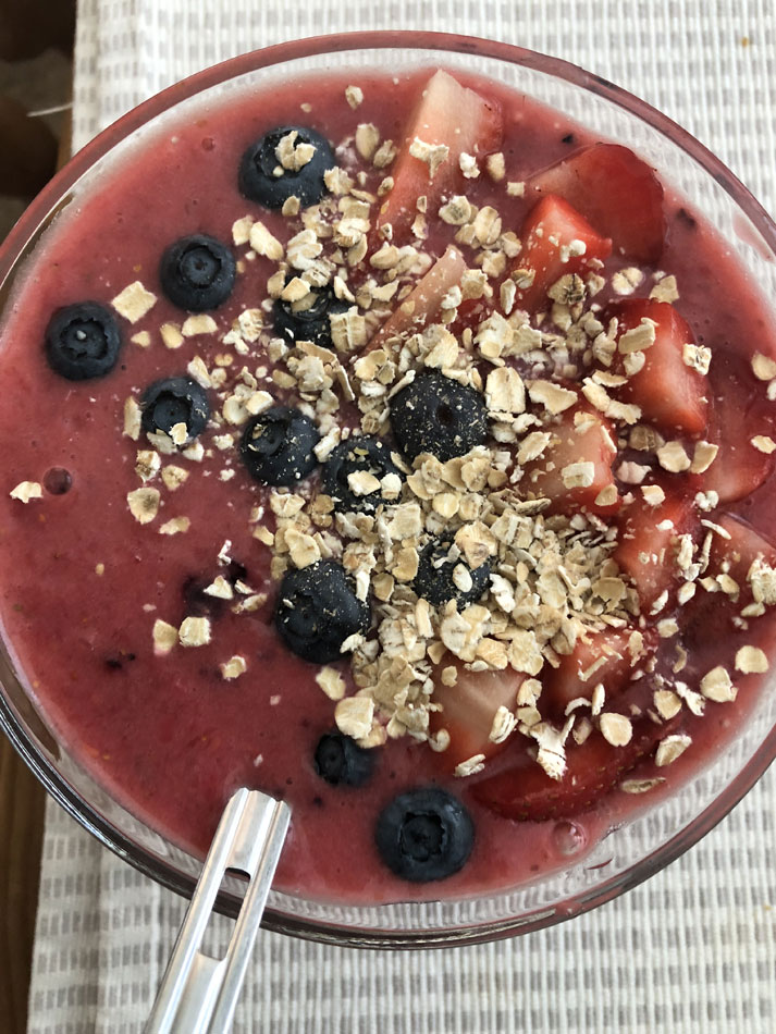 Feast Mode 50 Foodie Adventures : Nutritious Smoothie Bowl