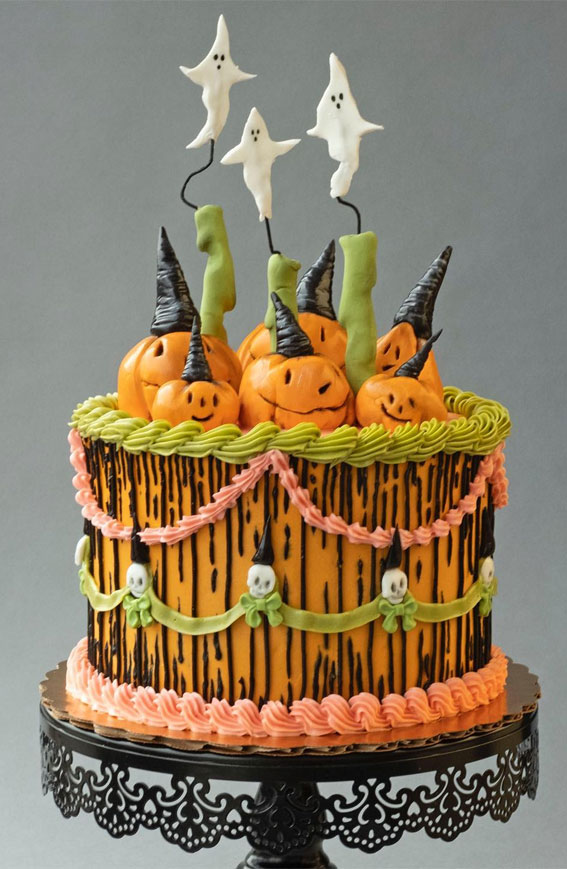 Halloween Cake Ideas to Haunt Your Taste Buds : Lambeth Cake Topped with Pumpkins