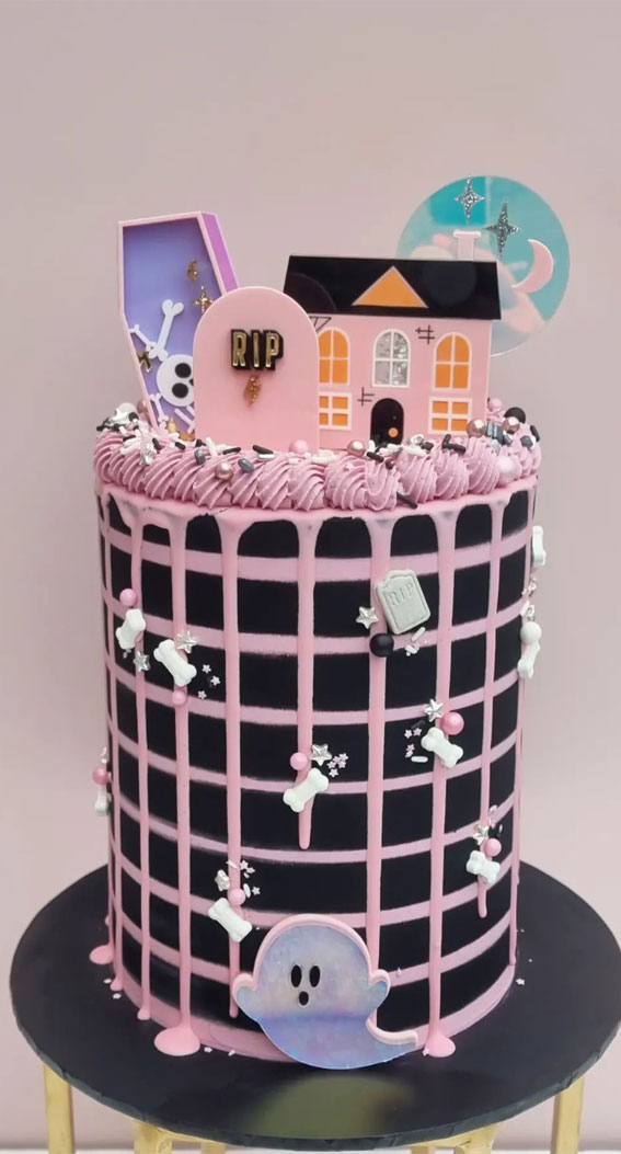 Halloween Cake Ideas to Haunt Your Taste Buds : Black & Pink Haunted House Cake