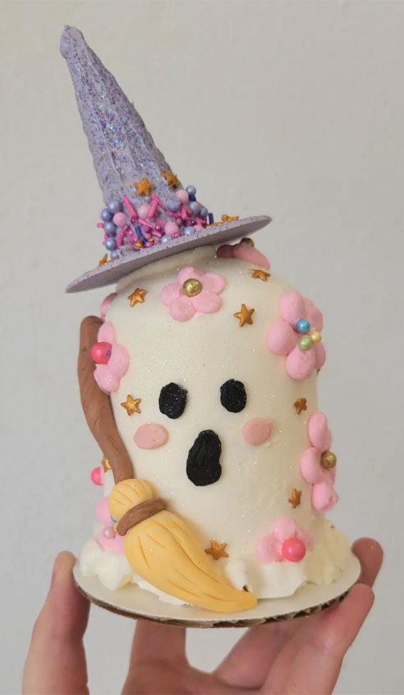 Halloween Cake Ideas To Haunt Your Taste Buds : Aesthetic ghost