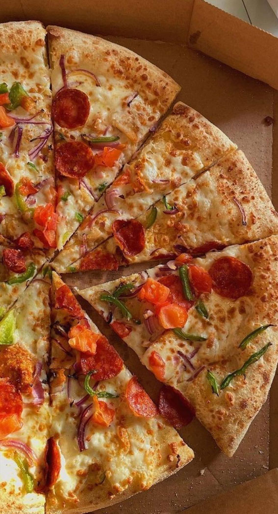 Savory Seduction 50 Feasts for the Senses : Veggies & Pepperoni Pizza
