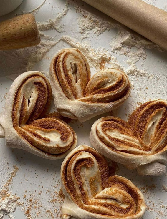 Savory Seduction 50 Feasts for the Senses : Heart Shaped Cinnamon Roll
