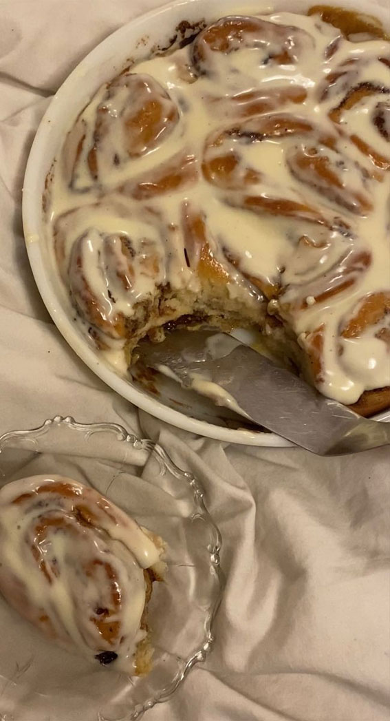 Savory Seduction 50 Feasts for the Senses : Yummy Baked Icing Cinnamon Roll