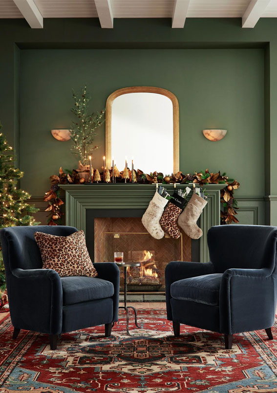 10 Festive Ideas to Adorn Your Fireplace for a Cozy Christmas