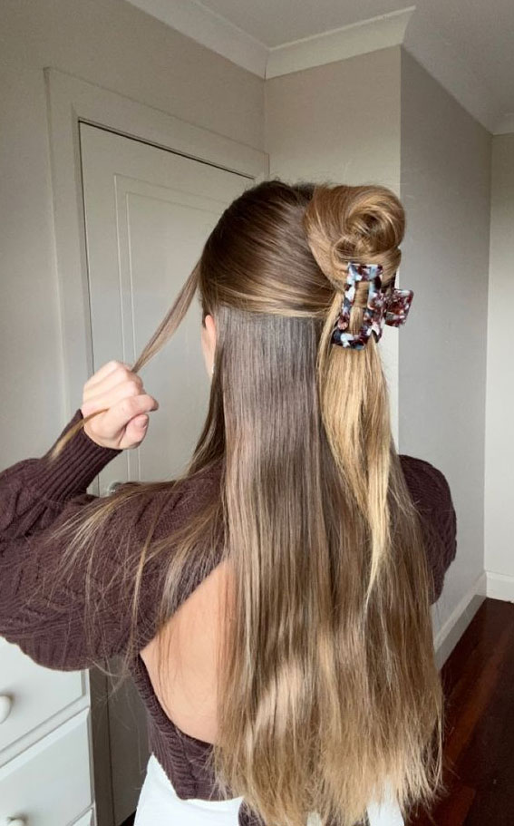 half up half down, easy half up, easy bun hairstyle, cute hairstyle, craw clip hairstyle, everyday hairstyle, easy bun hair do, scrunchie hairstyle
