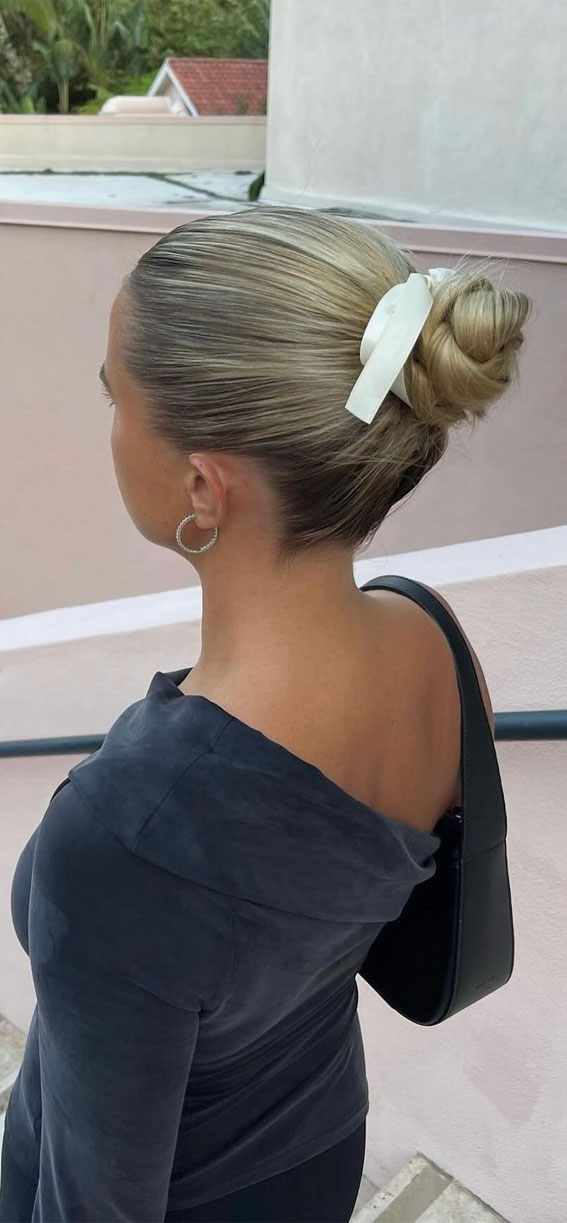 40 Effortlessly Adorable Hairstyles for Every Day : Smooth Twisted Bun